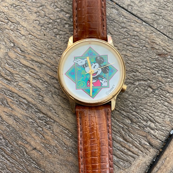 Vintage Disney Mickey Mouse watch circa 80s - Picture 4 of 5